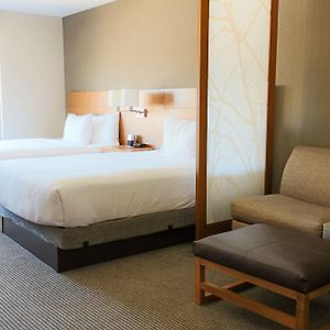 Habitación con Cama Queen en Pisos Superiores